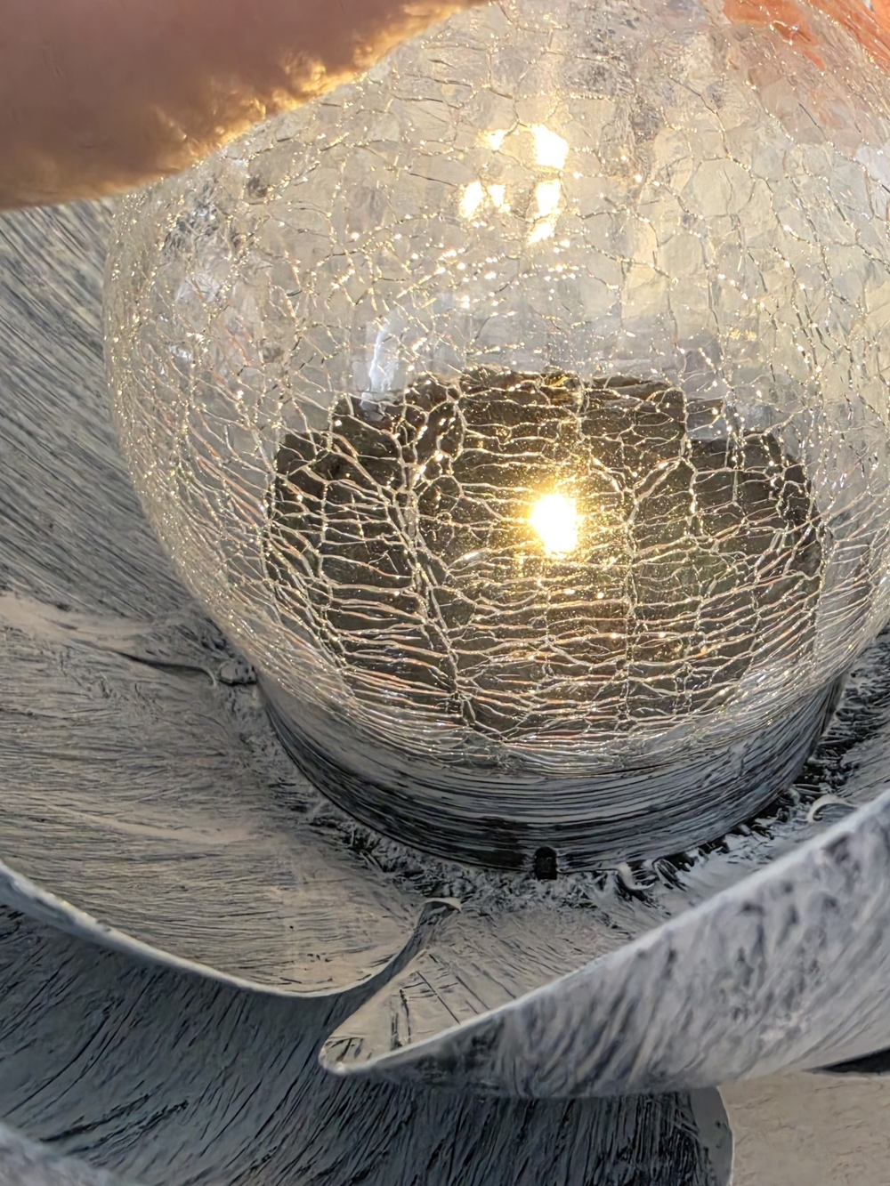 New In Box - Solar Lotus Flower Garden Light - Crackle Glass Globe - Gray Whitew